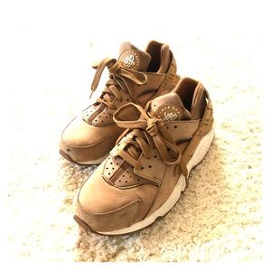 Nike Air Huarache Sneaker